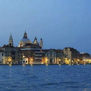 blue-lagoon-venice.hotelslidodijesolo.com/